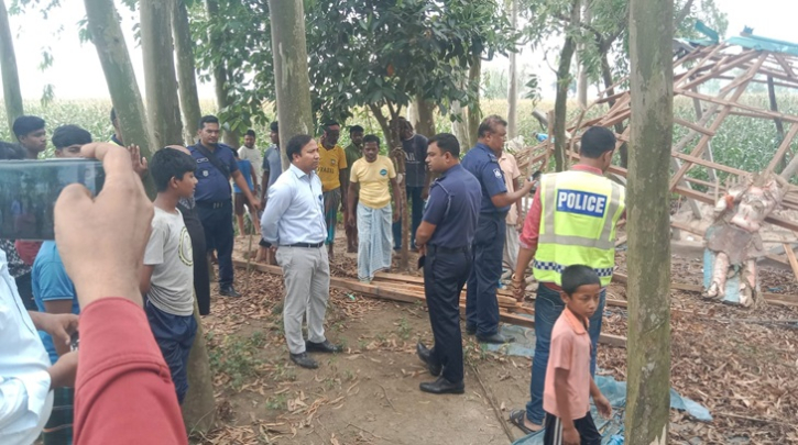 বীরগঞ্জে মন্দির ও মূর্তি ভাঙচুর, বাড়িঘরে আগুন, সন্ত্রাসী হামলার মামলায় ২ জন গ্রেফতার.